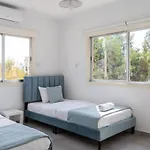 Liric - 3 Bedroom W Balcony In Larnaca