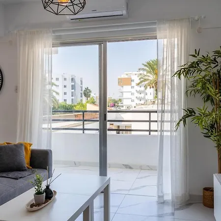 Liric - 3 Bedroom W Balcony In Lárnaka