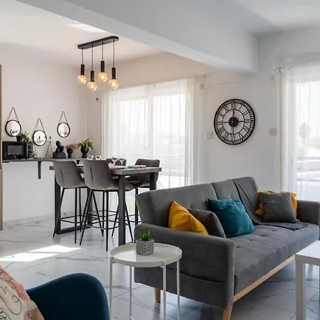 Liric - 3 Bedroom W Balcony In Apartment Larnaca