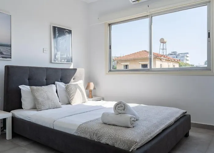 Liric - 3 Bedroom W Balcony In アパート ラルナカ