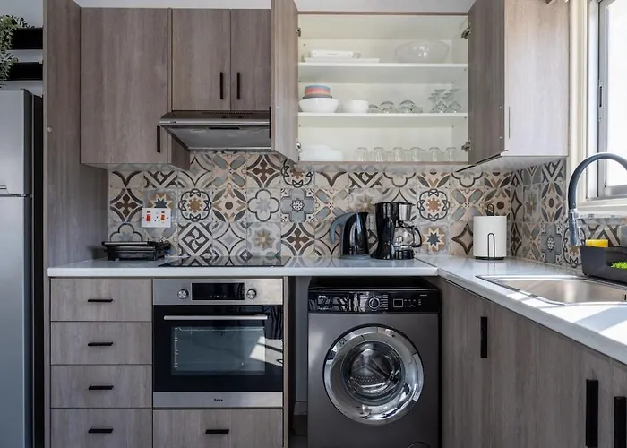 Liric - 3 Bedroom W Balcony In アパート ラルナカ