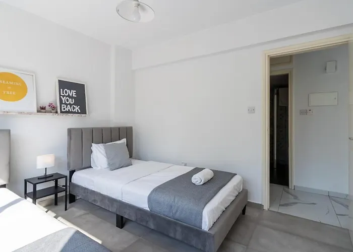 Liric - 3 Bedroom W Balcony In