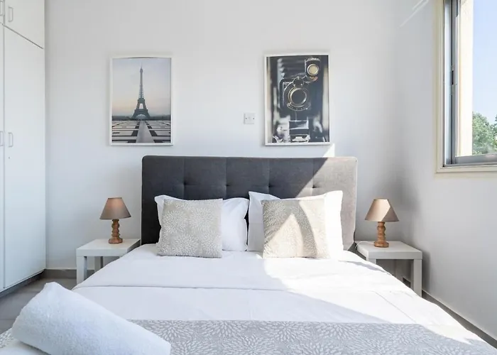 Liric - 3 Bedroom W Balcony In