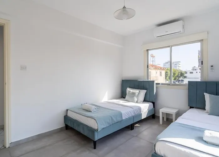 Liric - 3 Bedroom W Balcony In アパート