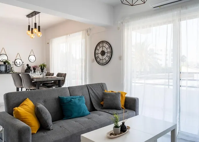 Liric - 3 Bedroom W Balcony In * ラルナカ