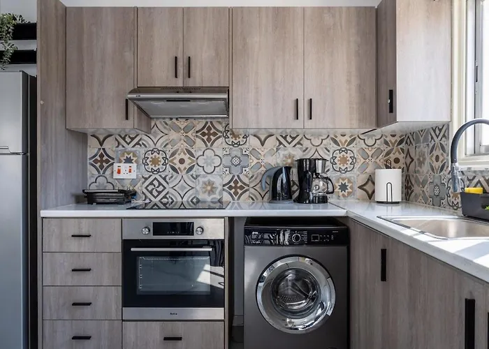 Liric - 3 Bedroom W Balcony In アパート