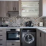 Liric - 3 Bedroom W Balcony In Appartamento Larnaca